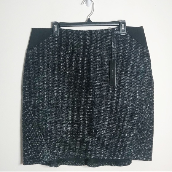 T Tahari Dresses & Skirts - T Tahari Black & White Tweed Skirt Exposed Zipper